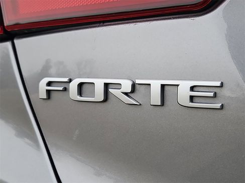 Used 2023 Kia Forte GT-Line w/ GT-Line Technology Package image 32