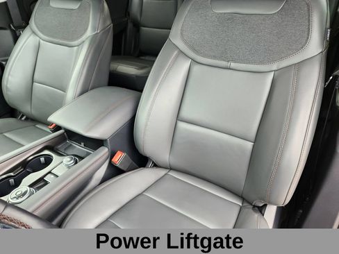 Used 2025 Ford Explorer Active w/ Active Comfort Package AWD/4WD image 11