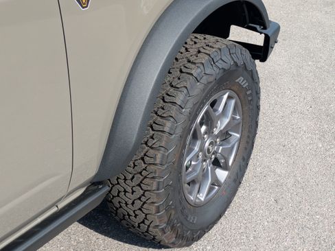 New 2025 Ford Bronco Badlands image 13