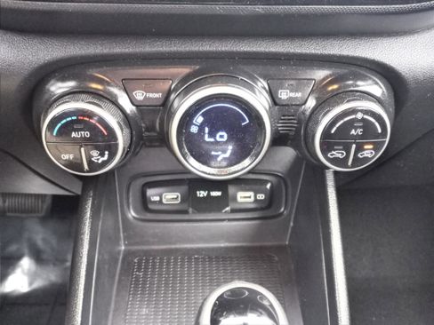 Used 2022 Hyundai Venue SEL w/ Cargo Package image 21