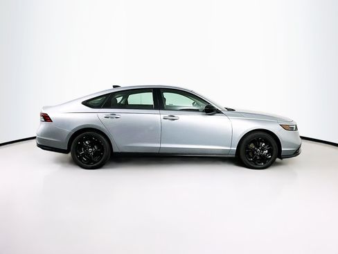 Used 2025 Honda Accord SE image 10
