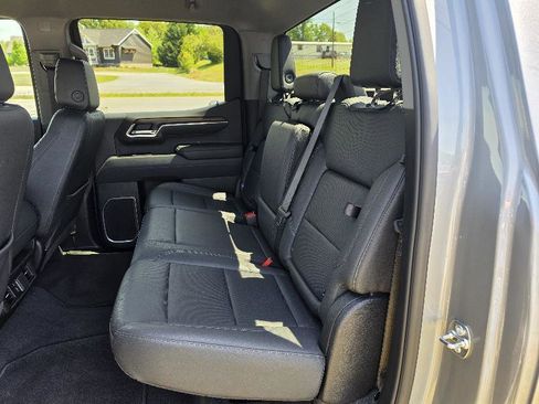 Used 2025 GMC Sierra 1500 SLT AWD/4WD image 8