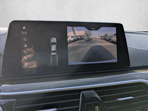 Used 2019 BMW 530i w/ Convenience Package image 14