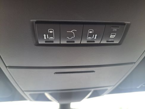 Used 2019 Dodge Grand Caravan SXT FWD image 19