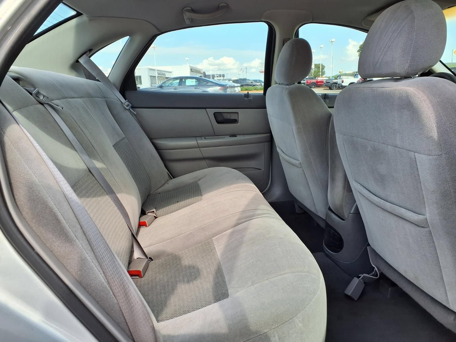 Used 2005 Ford Taurus SE FWD image 15
