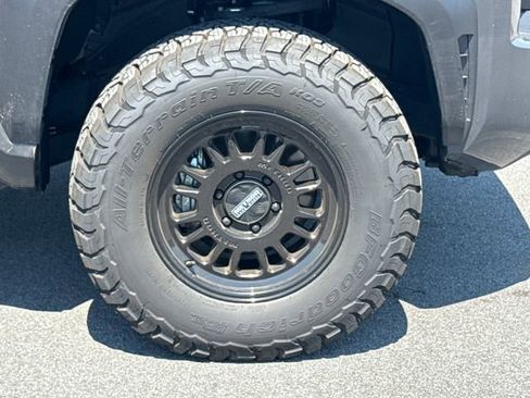 Used 2025 Toyota Tacoma TRD Off-Road w/ TRD Off Road Upgrade Package AWD/4WD image 11