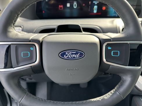 Used 2025 Ford Expedition Active image 28