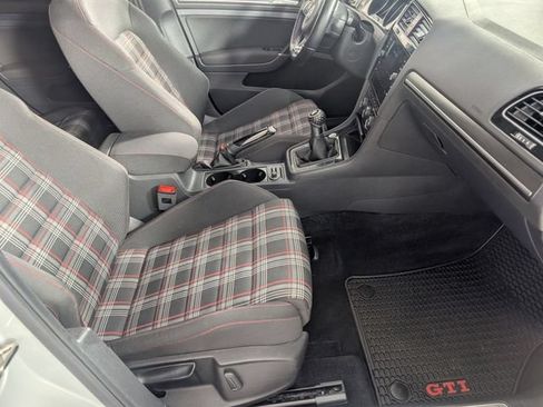 Used 2018 Volkswagen GTI SE FWD image 29