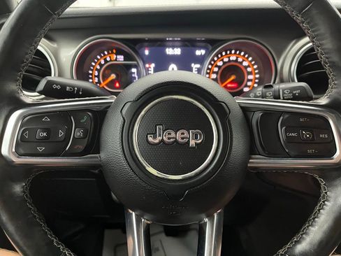 Used 2018 Jeep Wrangler Unlimited Sahara image 23