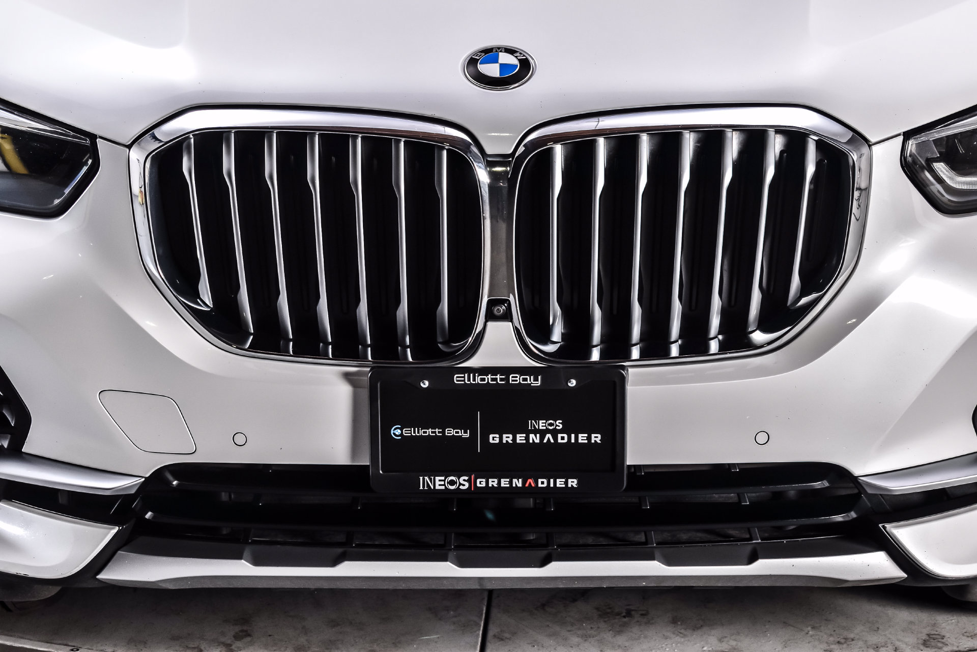 Used 2022 BMW X5 xDrive40i w/ Premium Package AWD/4WD image 3