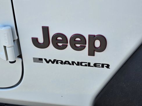 Used 2023 Jeep Wrangler Unlimited Rubicon image 10