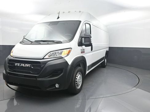 Used 2025 RAM ProMaster 2500 w/ Convenience Group FWD image 2