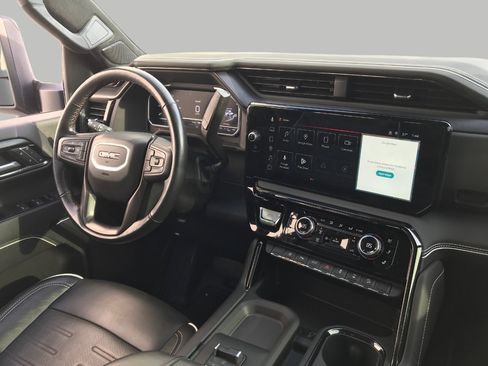 Used 2025 GMC Sierra 2500 AT4X image 5