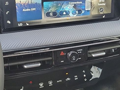 New 2025 Nissan Kicks SR w/ SR Premium Package image 27