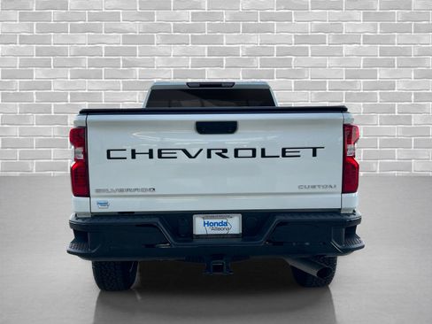 Used 2025 Chevrolet Silverado 2500 Custom w/ Custom Value Package image 4