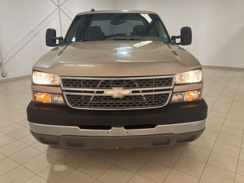 Used 2005 Chevrolet Silverado 2500 LS w/ Heavy-Duty Power Package image 8