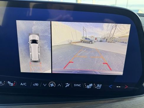 Used 2025 Chevrolet Suburban High Country image 29