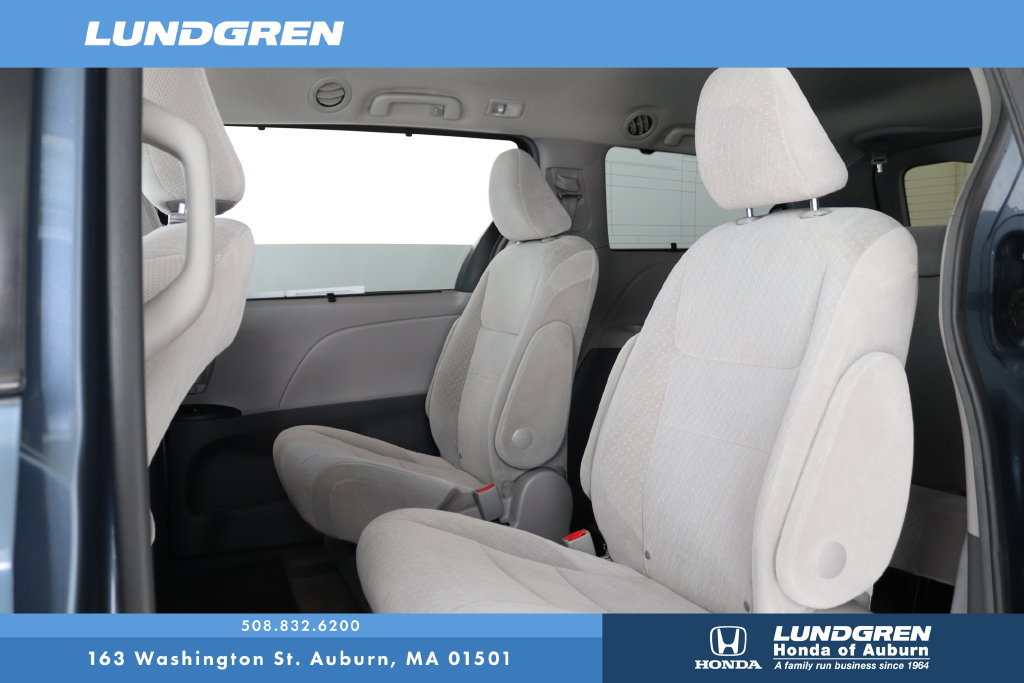 Used 2017 Toyota Sienna LE AWD/4WD image 13