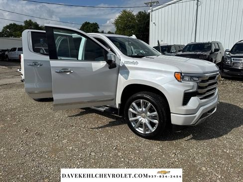 Used 2025 Chevrolet Silverado 1500 High Country w/ High Country Premium Package AWD/4WD image 37