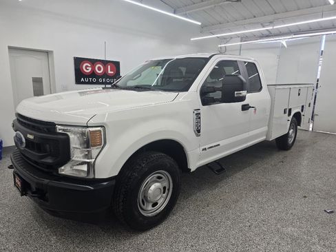 Used 2022 Ford F250 XL w/ Power Equipment Group image 3