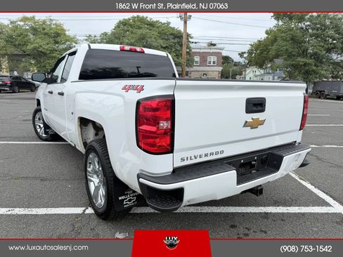 Used 2018 Chevrolet Silverado 1500 Custom w/ Custom Value Package AWD/4WD image 21