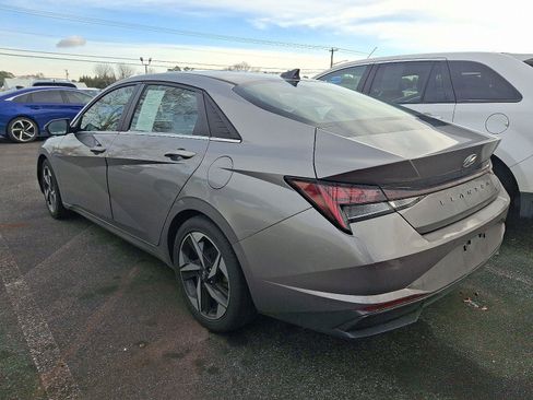 Used 2022 Hyundai Elantra Limited image 6