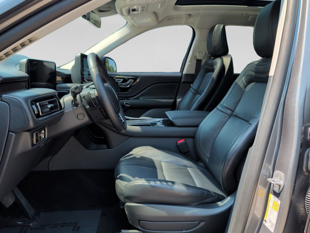 Used 2025 Lincoln Aviator Reserve w/ Jet Appearance Package AWD/4WD image 16