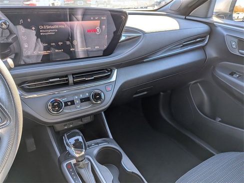 Used 2025 Buick Envista Preferred image 22