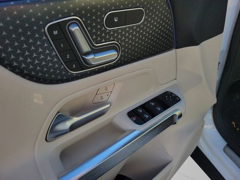 Certified 2025 Mercedes-Benz GLB 250 image 33