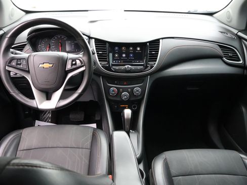 Used 2018 Chevrolet Trax LT w/ LT Convenience Package FWD image 16