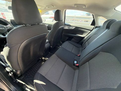 Used 2023 Kia Forte LXS w/ LXS Technology Package FWD image 6