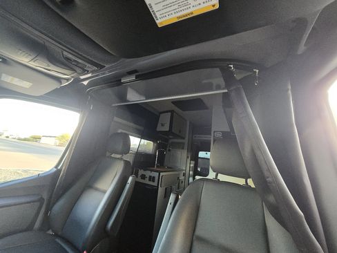 Used 2020 Mercedes-Benz Sprinter 2500 image 44