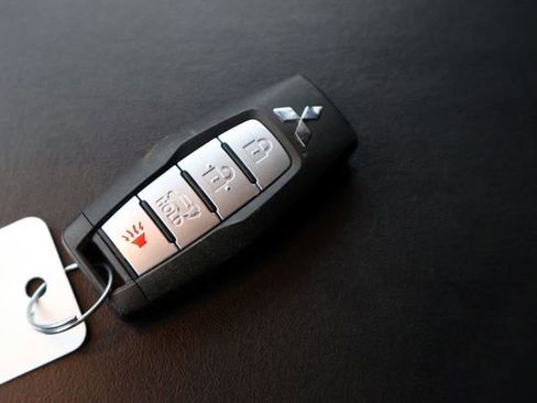 Used 2024 Mitsubishi Outlander SE image 40