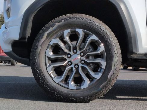 Certified 2025 GMC Canyon Denali image 31