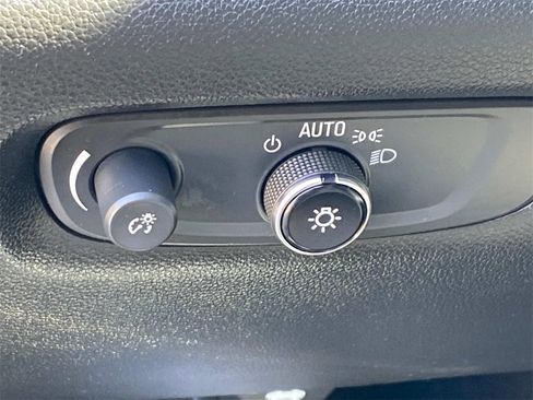 Used 2022 Chevrolet Traverse LT image 24