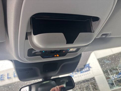 Used 2025 Ford Expedition Active image 28