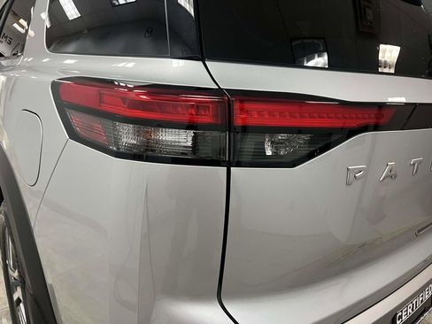 Used 2025 Nissan Pathfinder SL AWD/4WD image 12