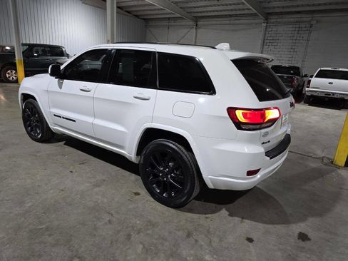 Used 2018 Jeep Grand Cherokee Altitude image 9