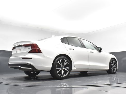 Used 2024 Volvo S60 B5 Core image 25