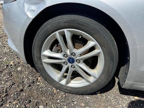 Used 2018 Ford Fusion SE image 11