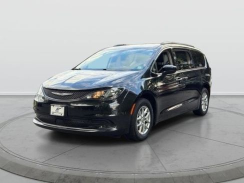 Used 2021 Chrysler Voyager Lxi FWD image 3