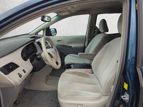 Used 2011 Toyota Sienna LE w/ Towing Pkg FWD image 16