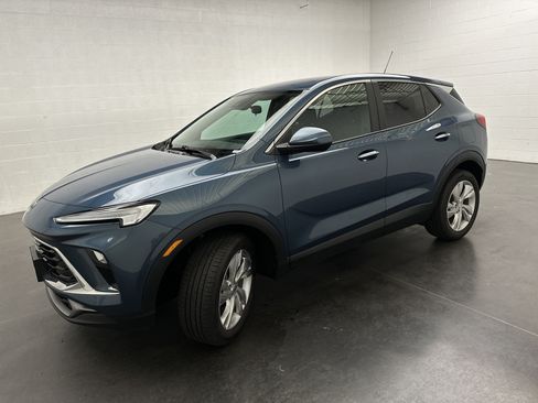 Used 2024 Buick Encore GX Preferred w/ Comfort Package AWD/4WD image 4