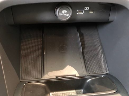 New 2025 Volvo XC40 B5 Core w/ Protection Package Premier image 22