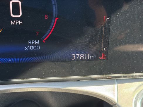 Used 2025 Chevrolet Trax LT FWD image 3