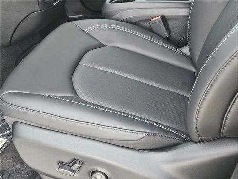 New 2026 Chrysler Pacifica Select FWD image 4