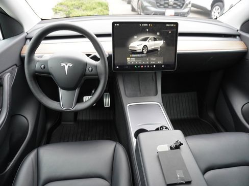Used 2022 Tesla Model Y Performance image 2