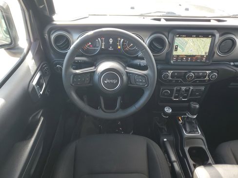 Used 2023 Jeep Gladiator Sport image 17