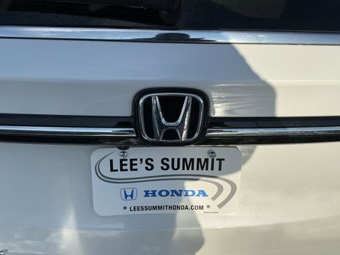 Used 2023 Honda Odyssey Elite image 5