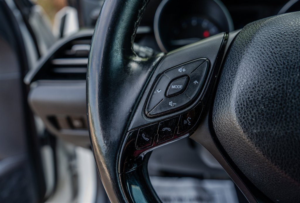 Used 2018 Toyota C-HR XLE FWD image 16